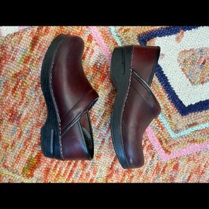 Dansko clogs (wine)